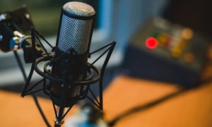 microphone-2618102_1920-aspect-ratio-5-3