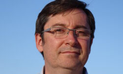 portrait-Olivier-B-scaled-aspect-ratio-5-3
