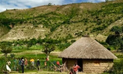 rural-ethiopia-home_t20_XzOrk3-4-aspect-ratio-2-2.87